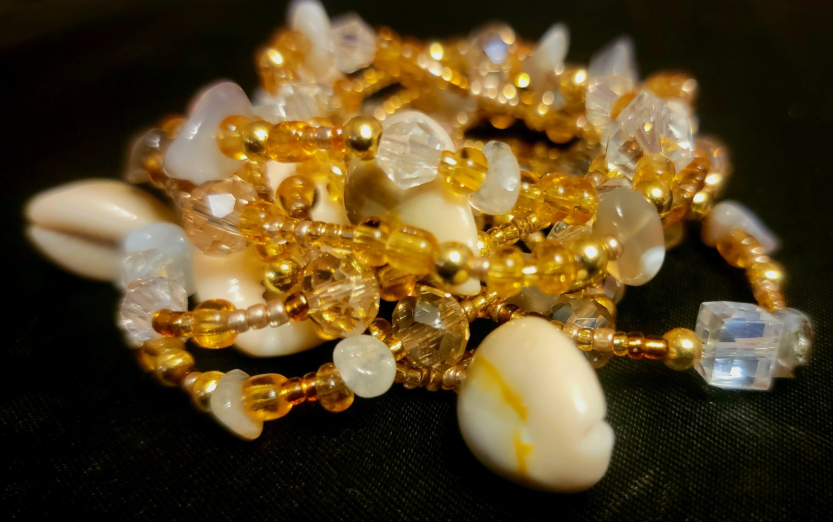 Waist Beads – Amethyst Chip, Cowrie Shell, and Gold Beaded